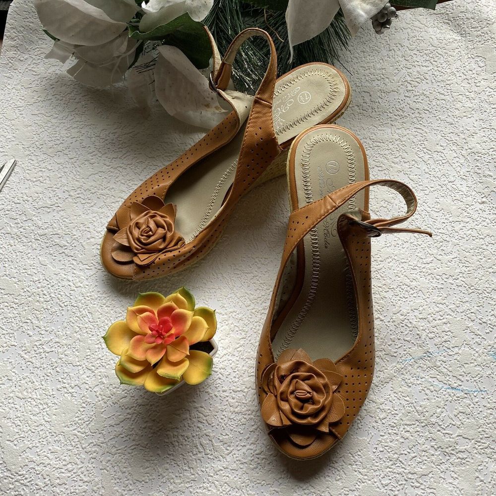 Marilyn Moda Brown Wedges Open Toe Shoes